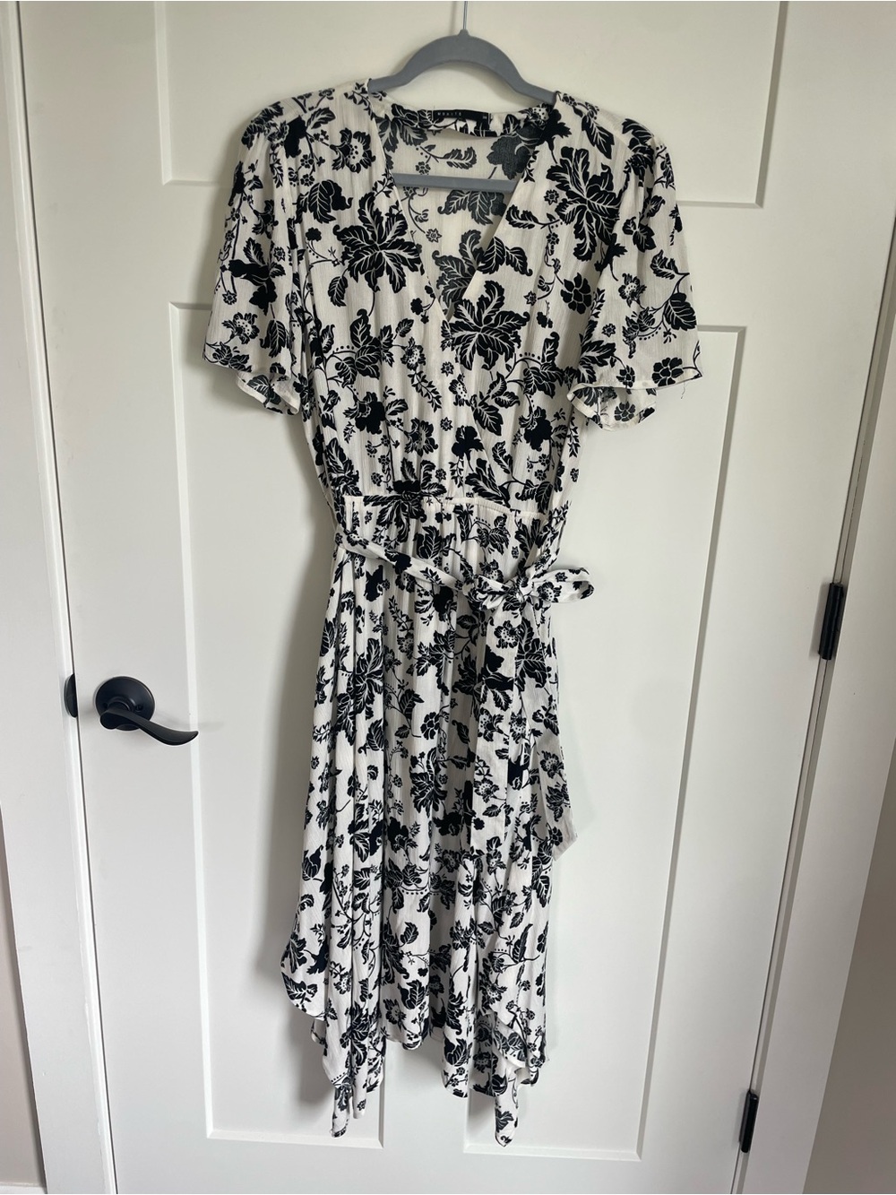 Black & White Floral Wrap Dress Sz 36